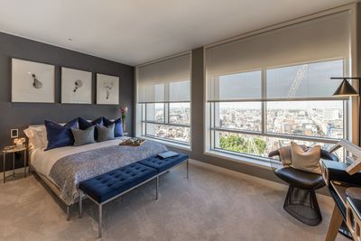 Roller Blind Systems, SG 4960, Multiscreen 1-10%, Centre Point, London, United Kingdom, Recess