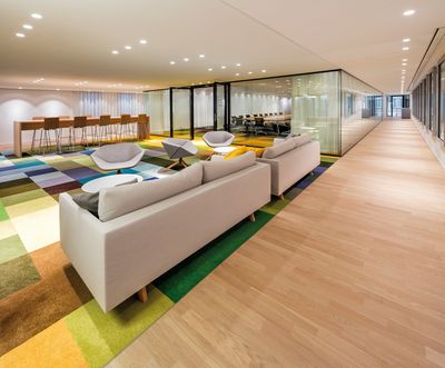 Curtain Systems, SG 5600, Colorama 1, Room shot "De Resident", The Hague, NL, Wave